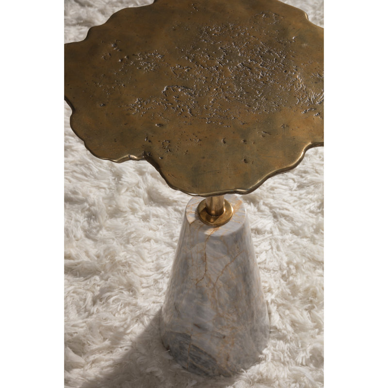 Signature Designs Moriarty Round Spot Table