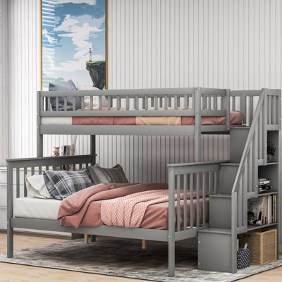 Lit superposé simple au-dessus d'un lit double avec escalier gris avec compartiment de rangement latéral en bois de pin et en bois, séparable pour différentes décorations, décorations