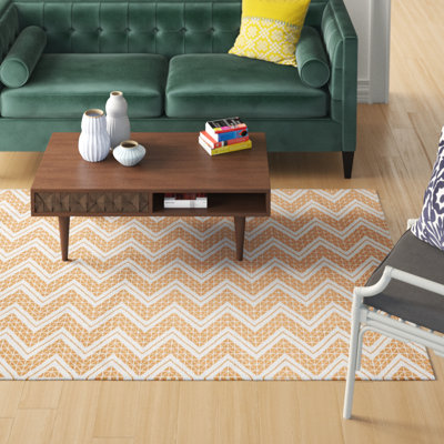 Tapis orange classique à motif de chevrons dessinés à la main Stephenie