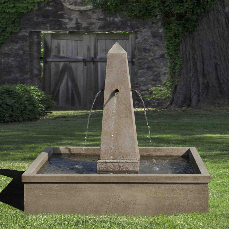 Fontaine en béton St. Remy, Pierre alpine