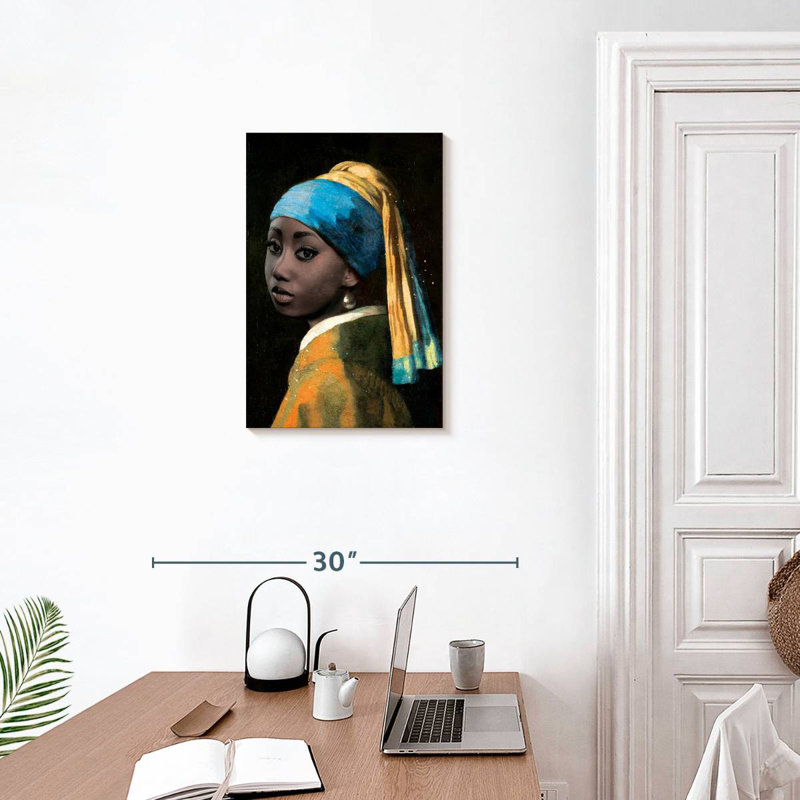 Leisha, la fille aux boucles d'oreilles d'inspiration afro-américaine, H 24 po x l 16 po