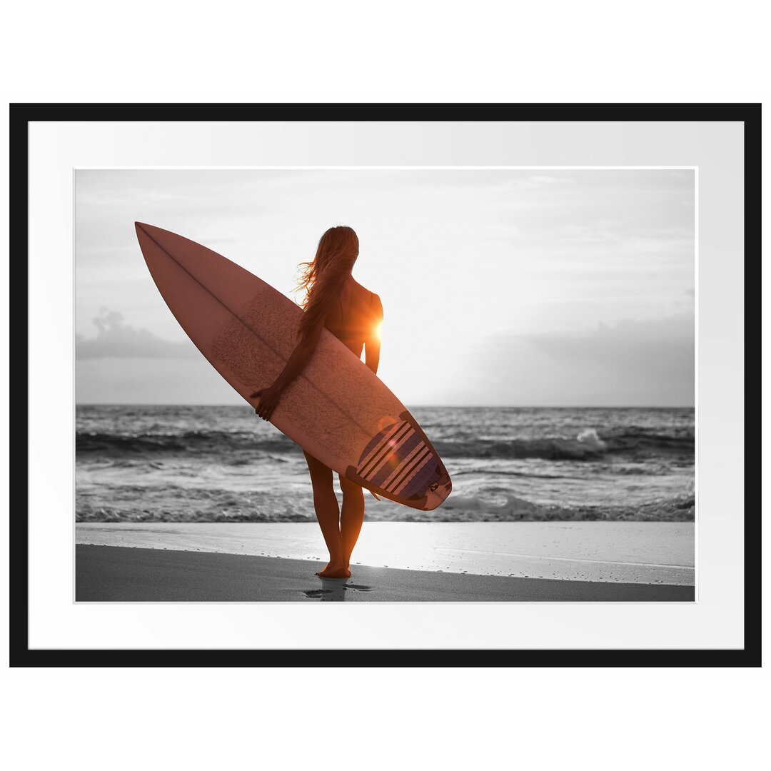 Gerahmtes Poster Surfer Girl at Sunset