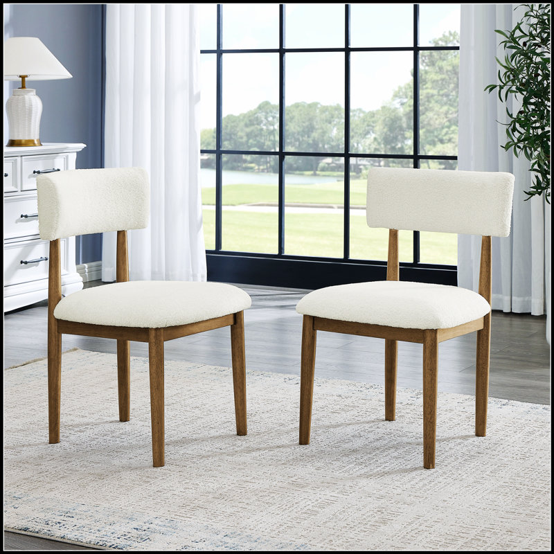 Ensemble de 2 chaises d'appoint en chêne noyer avec revêtement en sherpa beige pour des sièges confortables et élégants