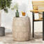 Table d'appoint d'extérieur en béton léger Style. Finition naturelle, solide et attrayante. 15,31 po x 18,22 po Prêt à infuser une table de style bohémien, Chic. Apparence, construction. Pas d'assemblage,