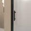 Porte de douche pivotante 34 po x 72 po, cadre noir mat, demi-cadre, film en verre trempé anti-déflagrant de 1/4 po (6 mm)-119866312