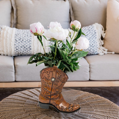 Vase en résine et botte de cowboy