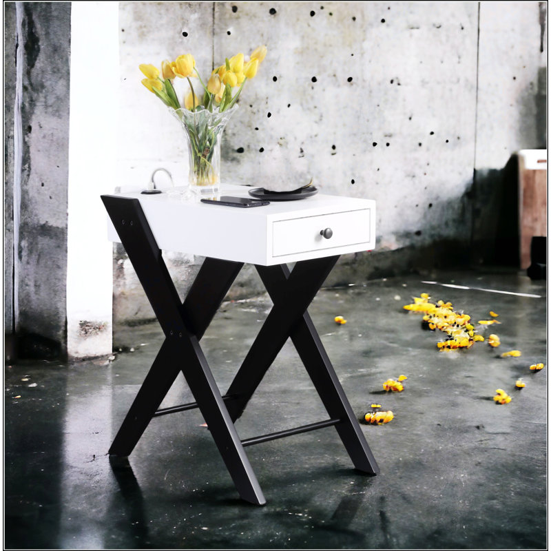 Table d'appoint féroce blanche et noire avec port USB intégré