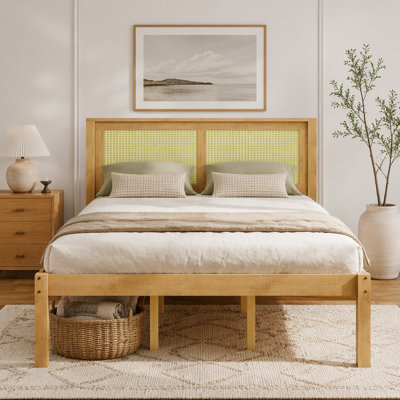 Lit plateforme queen en bois massif avec tête de lit en rotin et rangement sous le lit ; sommier non requis