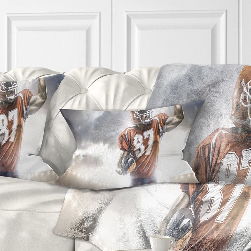 American Footballer on Stadium - Coussin décoratif imprimé sport