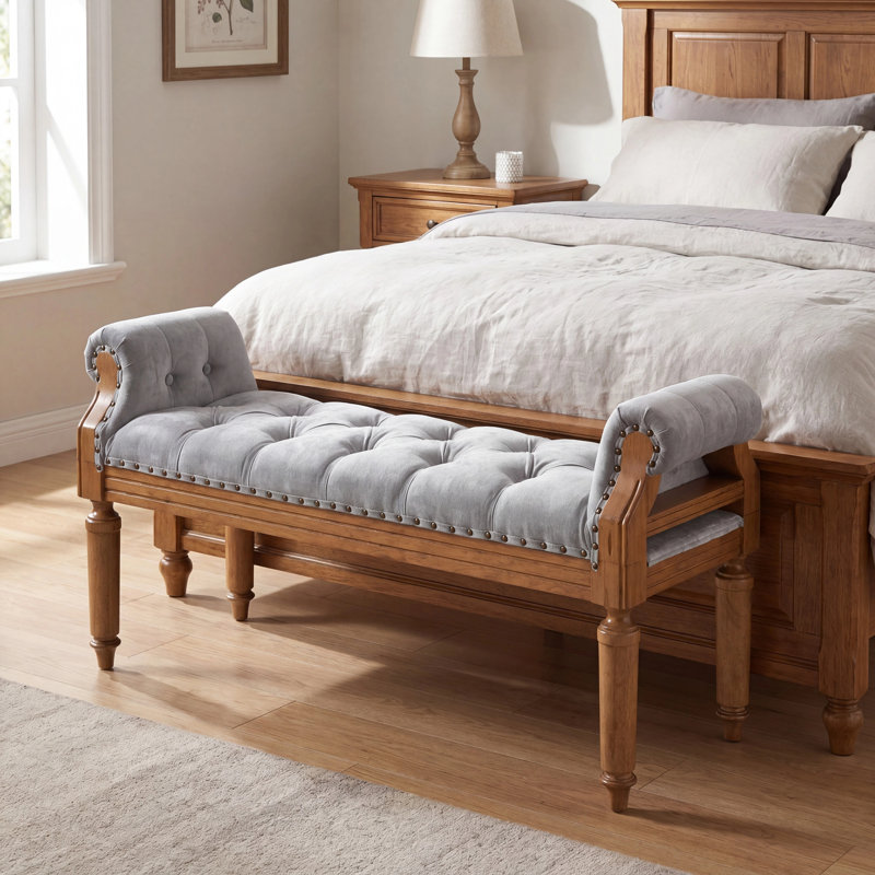 Banc Mid-Century en bois massif touffeté avec accoudoirs roulés et garniture cloutée, Gray, Brown