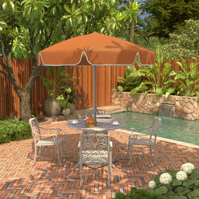 Parasol de patio 7,5 pi argenté avec nervures en fibre de verre et bouton-poussoir inclinable en mandarine Sunbrella