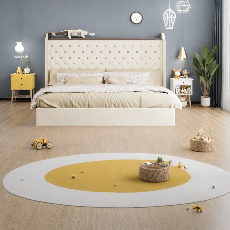 Grand lit luxueux en velours avec tête de lit haute et tablette de rangement