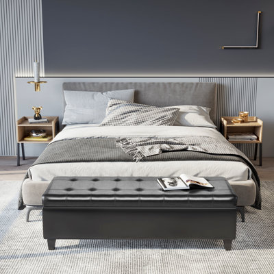 Banc de rangement noir de 51 po. Coffre en similicuir avec plateau relevable. Siège confortable pour le salon et le vestibule. Peut contenir des couvertures, des oreillers, des chaussures. Couvercle à base solide. Pièce confortable, se range rapidement