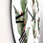 Horloge murale traditionnelle de Noël avec branches et Berrie rouge-60281346