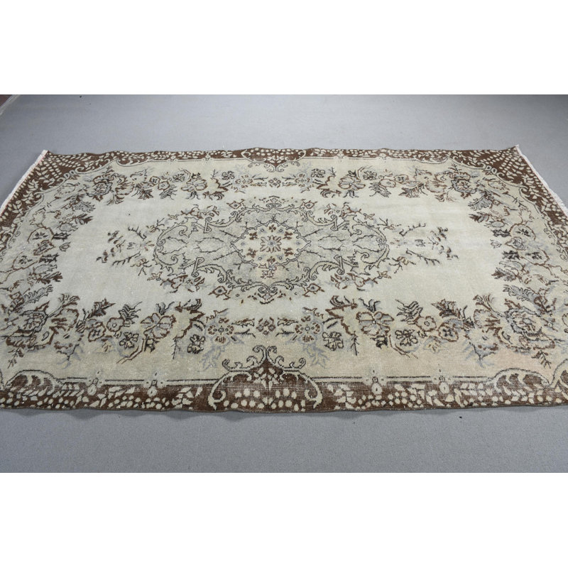 Grand tapis turc beige rétro idéal pour le décor de la salle à manger avec un motif ivoire tissé à plat