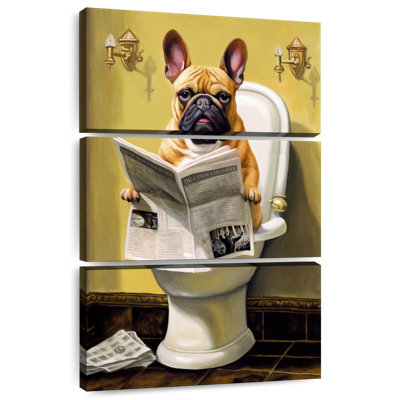 Ketti bouledogue sur une toilette