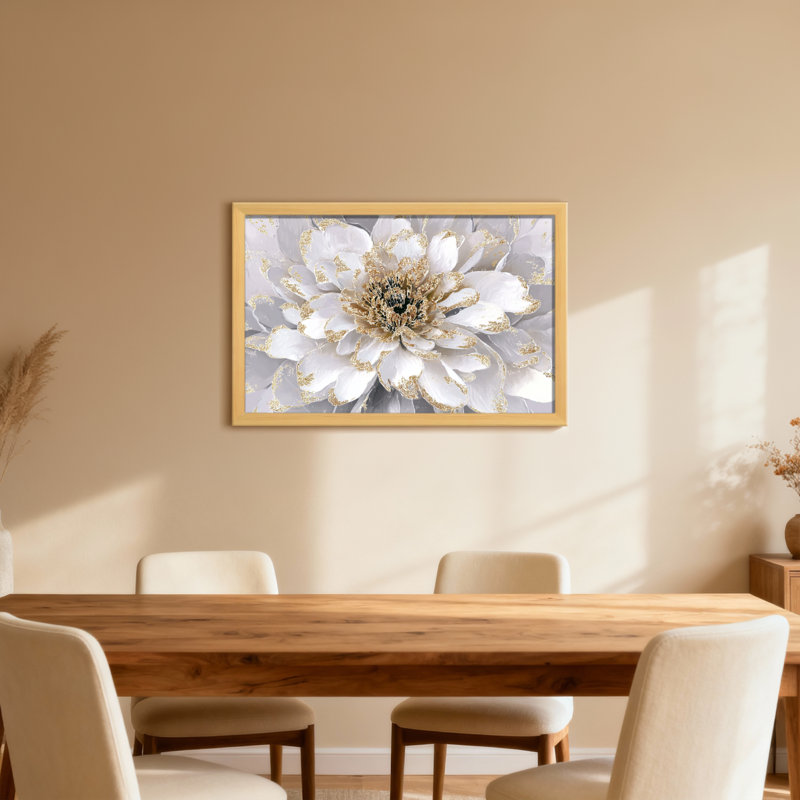 Plantes et fleurs fleur blanche avec des accents dorés sur fond gris, H 16 po x l 24 po, Toile tendue, Ne s’applique pas