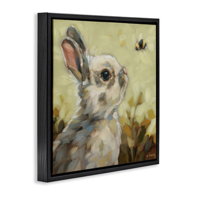 «Bunny Eyeing Bumble Bee», art mural encadré flottant par Andrea Lavery