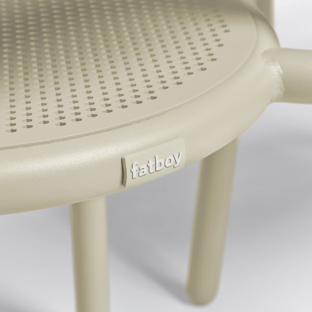 Toní Stackable Patio Side Chair, Desert