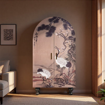 Armoire en noyer avec grue et pin
