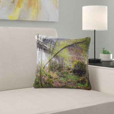 Housse et insert de coussin carré ruisseau et pont avec rayons de soleil