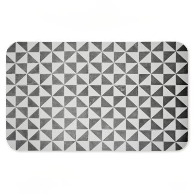 Tapis antidérapant à motif géométrique de style méditerranéen par Erin Marie, 30 po x 18 po