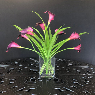 Lilies Flower Arrangement in Vase