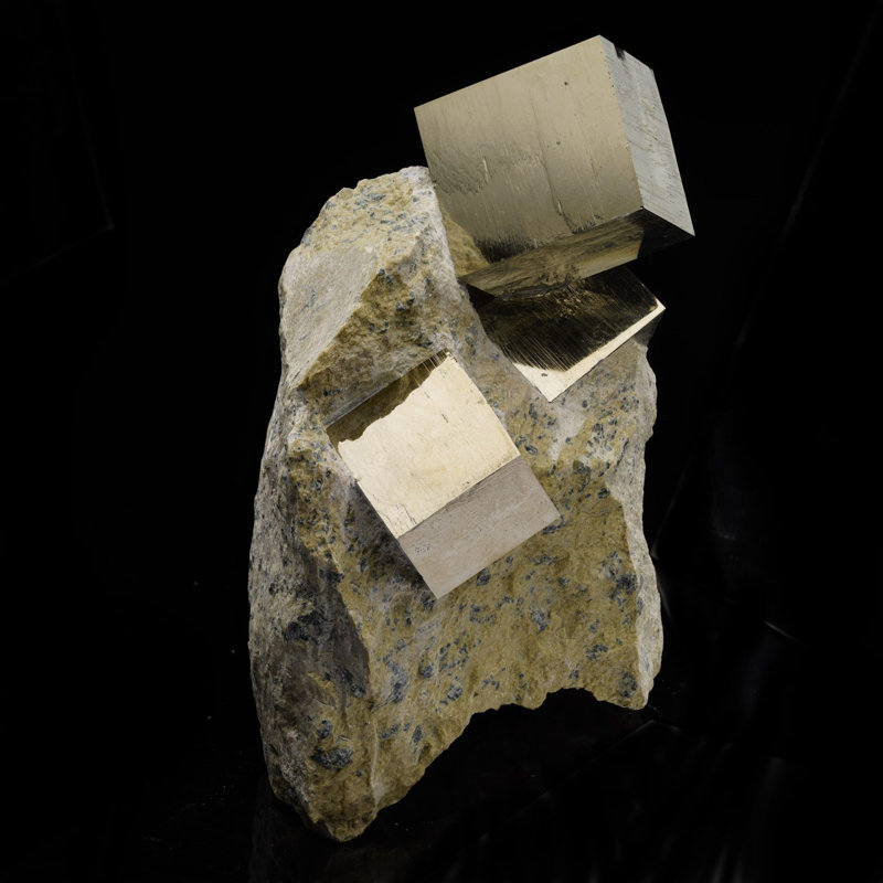 Pyrite Cubes sur Matrix