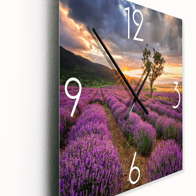 Lever de soleil et nuages dramatiques au-dessus du champ de lavande - horloge murale, Très grand