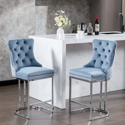 Ensemble de 2 tabourets de bar 26 po à hauteur de comptoir, tabourets de bar modernes en velours avec dossier à boutons et garniture de rivets avec tabourets de bar robustes