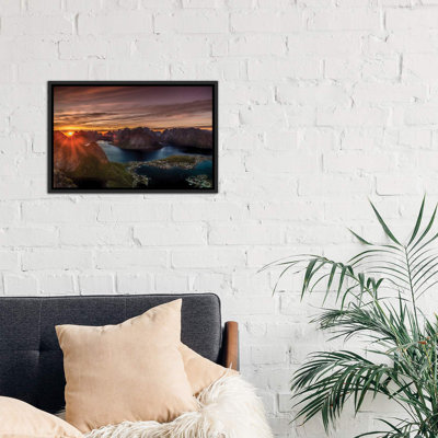 «Midnight Sun, Norvège I» par Anders Jorulf - reproduction de photo encadrée