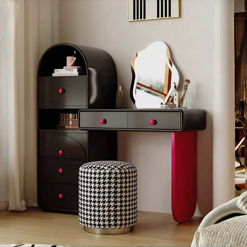 Belton, Black/Rose Red