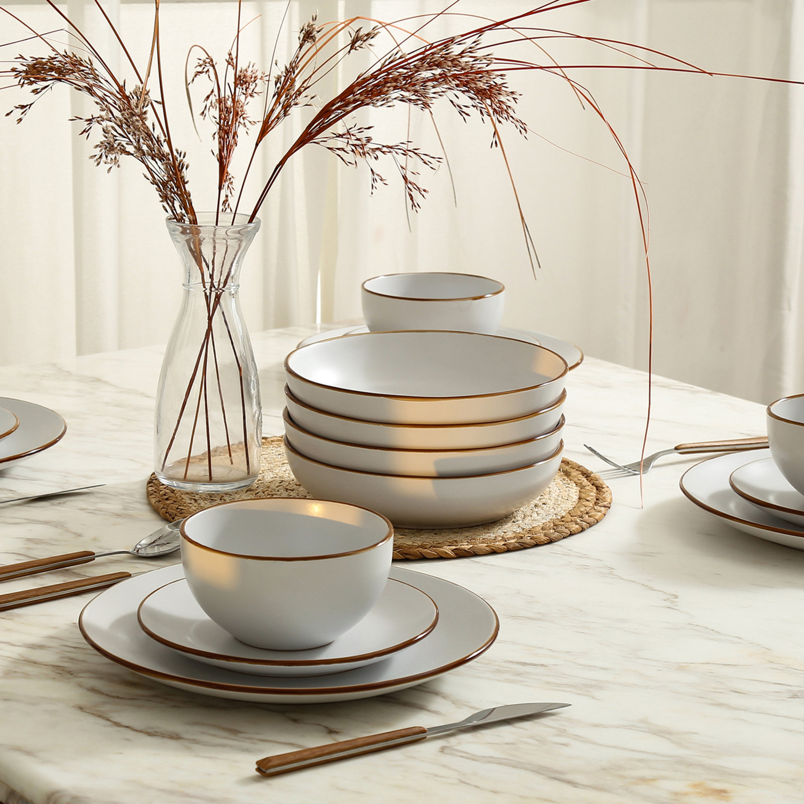 Brasa Stoneware Dinnerware Set, White, 16
