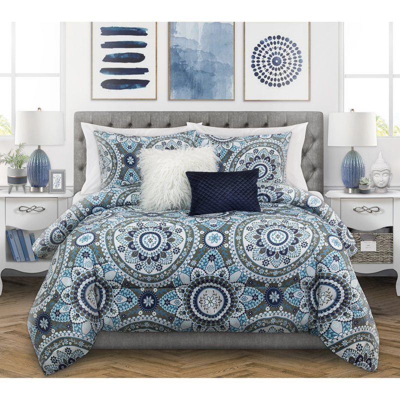 Polyester Abstract Comforter, Queen Comforter + 4 Additional Pieces