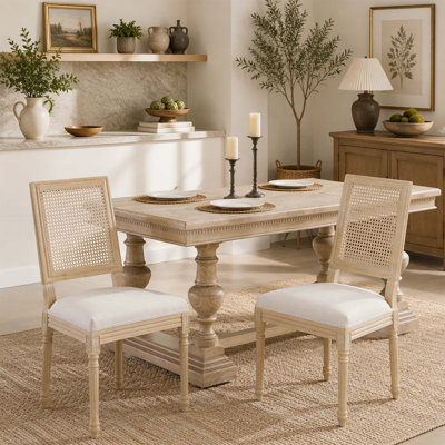 Ensemble de 2 chaises de salle à manger de style campagne française, dossier en rotin capitonné, finitions filigrané et sculptées, montage facile, beige