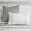 Ensemble de housse de couette 5 pièces en jacquard de coton avec rayures texturées et coussins hypoallergéniques, très grand / très grand californien