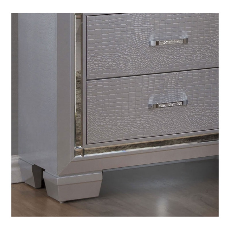 Commode de chambre contemporaine argentée avec texture de crocodile - poignées en diamant écrasées et tiroirs à queue d'aronde anglaise