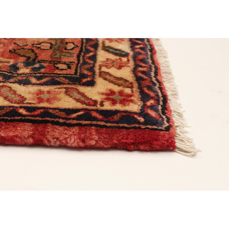 Tapis rouge Anadol 2 pi 8 po x 9 pi 7 po
