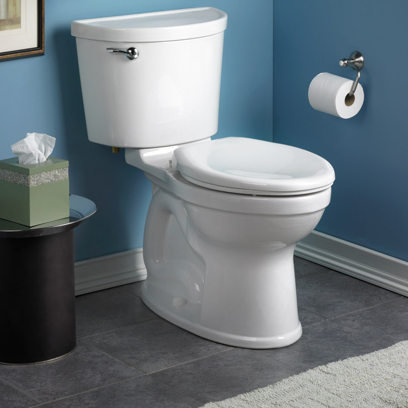 Toilette allongée 2 pièces avec Everclean 1,6 GPF (siège non inclus) champion, blanc