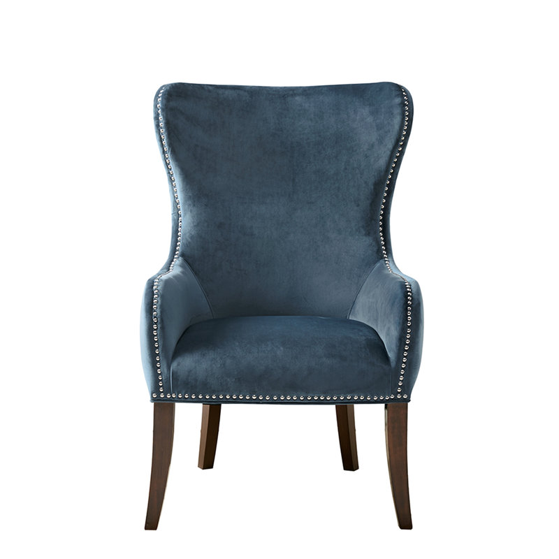 Fauteuil bleu avec capitonnage à boutons et rembourrage en mousse à haut rembourrage en bois dans les pieds