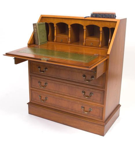 Tarporley Executive Desk, Mahogany, Dark Brown