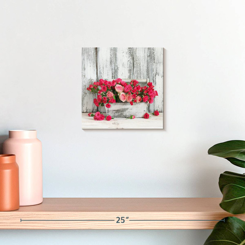 Harnek roses dans une boîte en bois, H 10 po x l 10 po