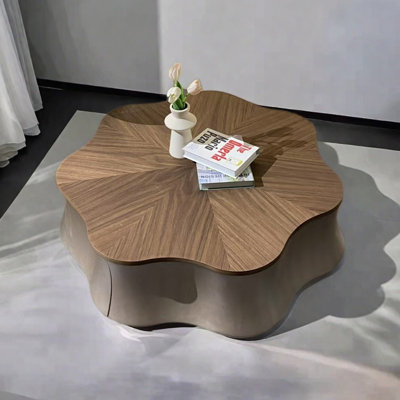 Table basse brune irrégulière