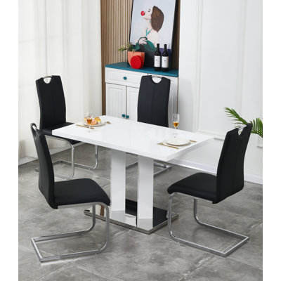 Ashaway 4 - Person Dining Set