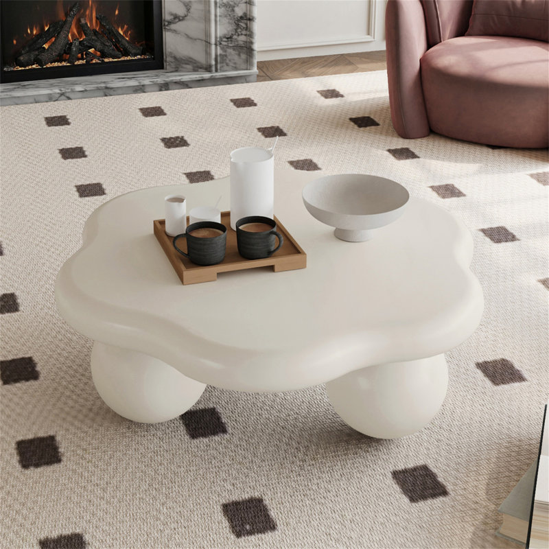 Table basse de 35 pouces en forme de nuage avec pieds arrondis, idéale pour un décor moderne et minimaliste, sécuritaire pour les enfants et les animaux domestiques.