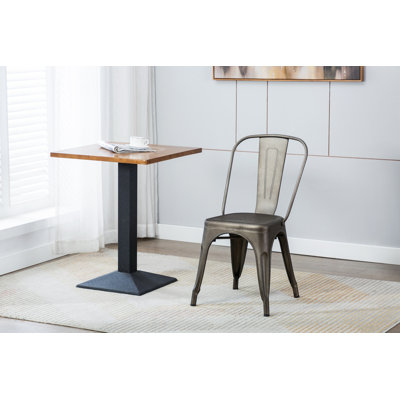 Chaise de patio empilable Wynn
