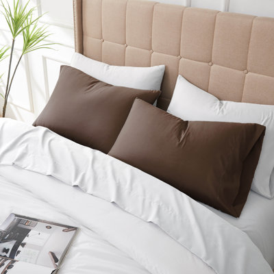 Ensemble de 2 taies d'oreiller Southshore Fine Linens Vilano Springs, couleur brun chocolat, en microfibre doublement brossée 110 g/m², fermeture portefeuille, infroissable et lavable à la machine, 2 taies d'oreiller, format King/California King