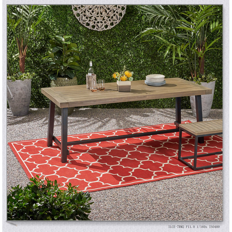 Table de salle à manger d'extérieur durable en bois d'acacia avec structure en métal rustique gris, parfaite pour les rassemblements de patio et de jardin