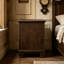 Table de chevet 2 tiroirs Classic pour chambre à coucher, 26,63 pouces de hauteur, finition brun foncé, bois massif et placage de bouleau