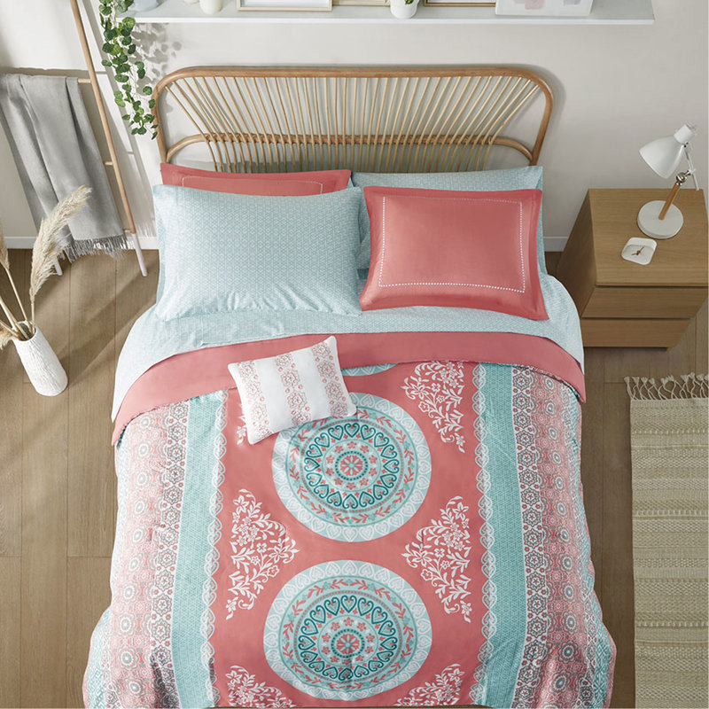 Grand lit corail avec draps, Grand édredon et 8 pièces supplémentaires, Corail